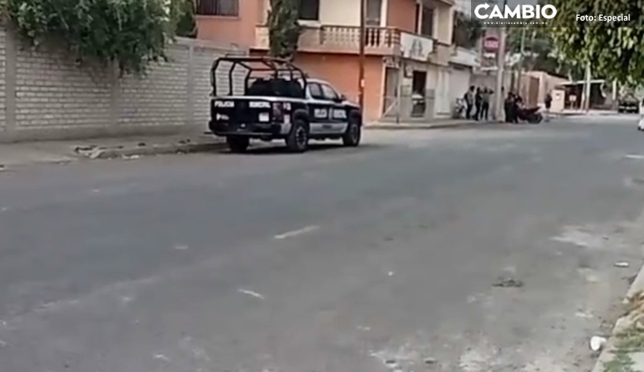 Ejército Mexicano y FGE aseguran camioneta durante operativo en bar El Kaos de Tehuacán