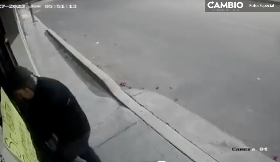 VIDEO: Captan a ladrón entrando a una casa en Tres Cruces