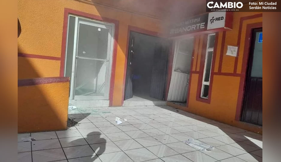 ¡De terror! Explotan cajero automático en el Palacio Municipal de Esperanza