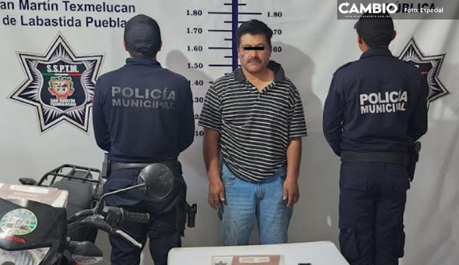 Vecinos detienen y golpean a ladrón armado en Texmelucan
