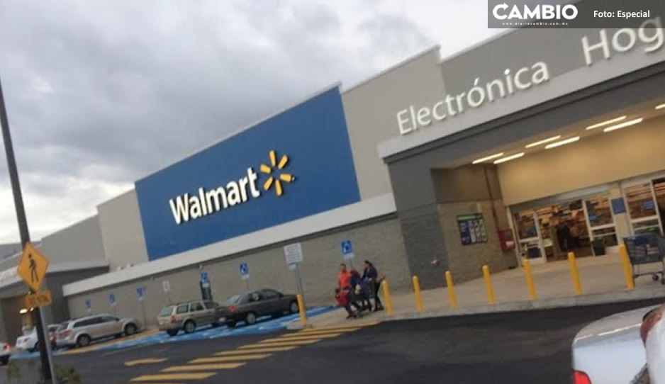 ¡Un ataque accidental! Mujer recibe una bala perdida mientras tomaba un refresco en Walmart