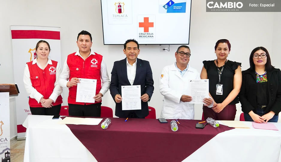 Pepe Huerta firma convenio en beneficio de mujeres embarazadas con Cruz Roja