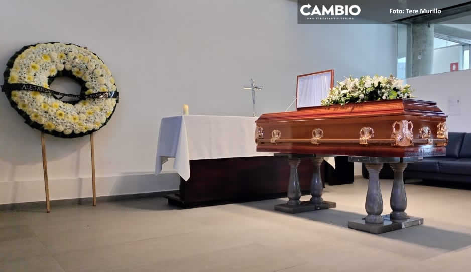 Llega cuerpo de Don Gabriel Sánchez Andraca a la funeraria Valle de los Ángeles (VIDEO)