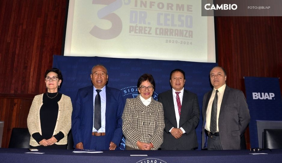 Lilia Cedillo asiste a el tercer informe de labores del director de la Facultad de Lenguas BUAP