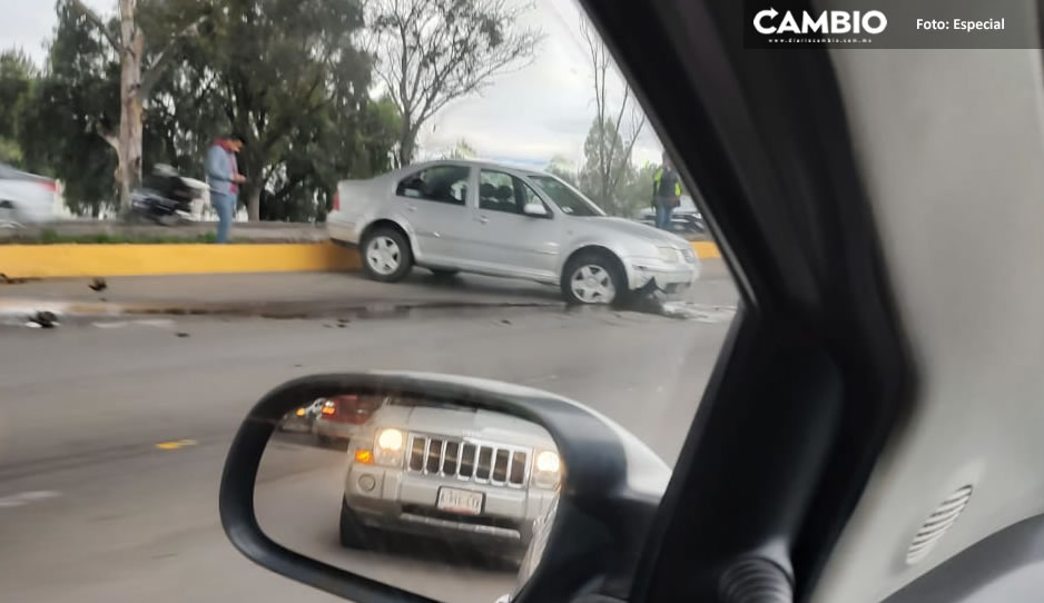 ¡Quedó atravesado sobre un carril! Choque en la México-Puebla desata tráfico intenso