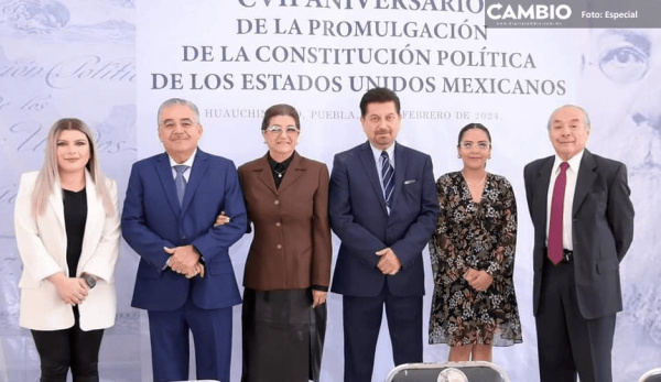 Rogelio López preside Ceremonia Cívica por el 107º Aniversario de la Promulgación de la Constitución