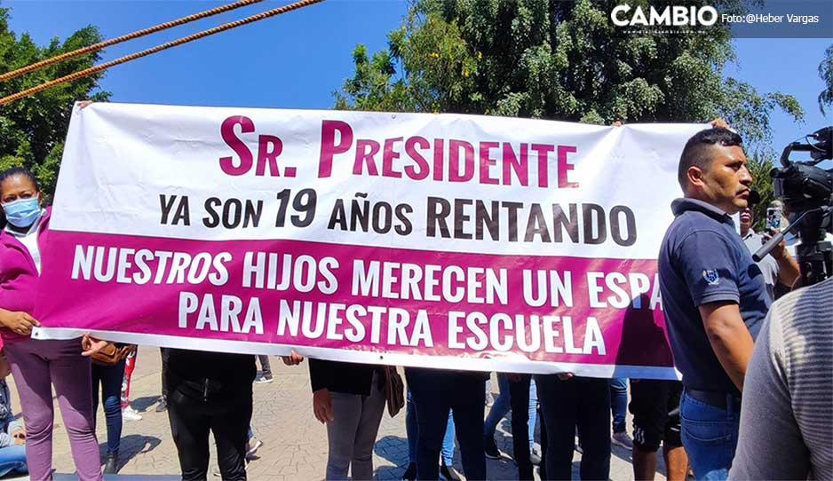 Padres de familia de Tehuacán protestan por negativa de Pedro Tepole a brindar apoyo a bachillerato