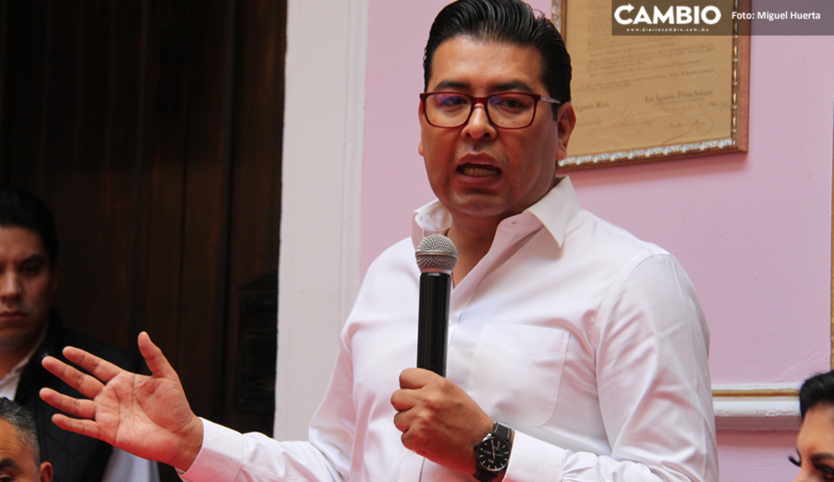 Estalla Néstor Camarillo por desbandada priista en el Congreso: &quot;Le dan la espalda a Puebla&quot;