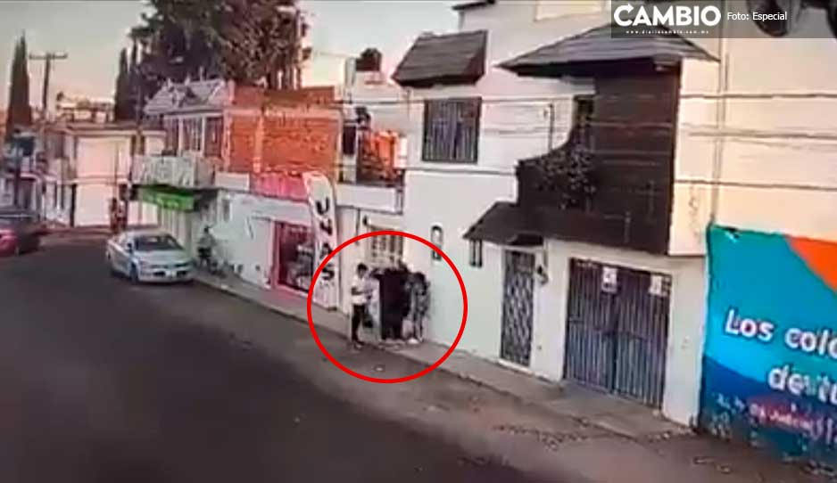 ¿Y la policía? En menos de dos minutos asaltan a tres poblanos frente al Club Britania (VIDEO)