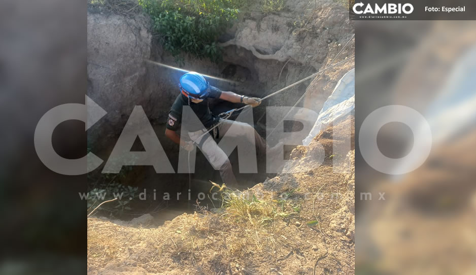 Hallan cadáver putrefacto y encobijado al interior de un pozo en Ajalpan