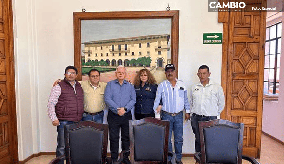 En beneficio de transportistas, Carlos Peredo se reunió con la representante nacional