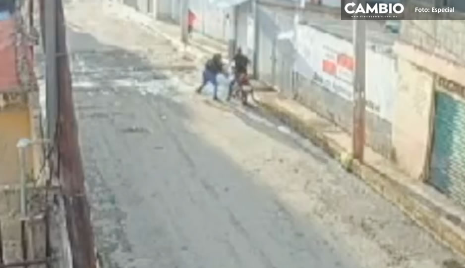 Mujer valiente: Enfrenta a ladrón de motocicleta para evitar asalto en Chachapa (VIDEO)