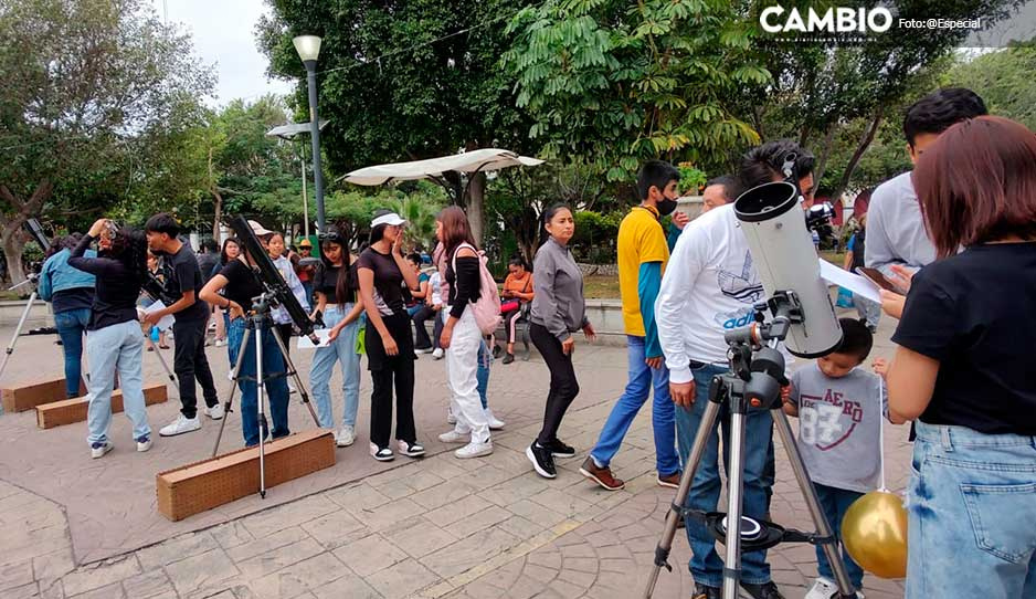 Colocan telescopios en parque de Tehuacán para ver el eclipse