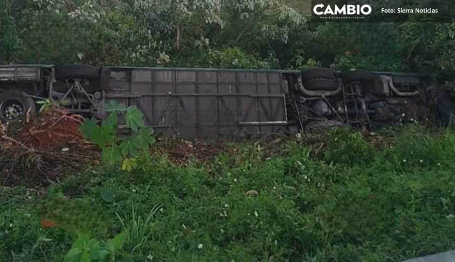 Volcadura de autobús Turistar deja 23 lesionados en Jalpan
