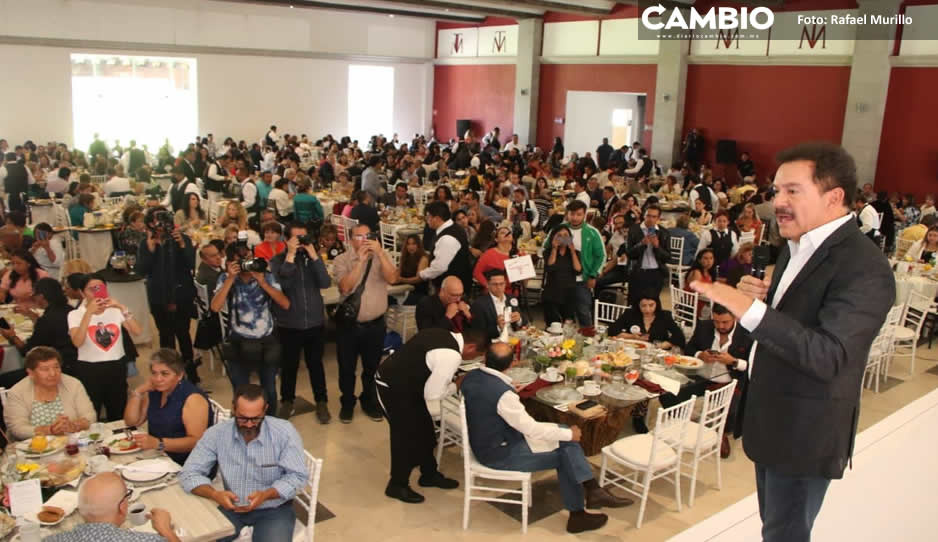 Nacho Mier se re&uacute;ne con empresarias y activistas de Puebla (VIDEO)