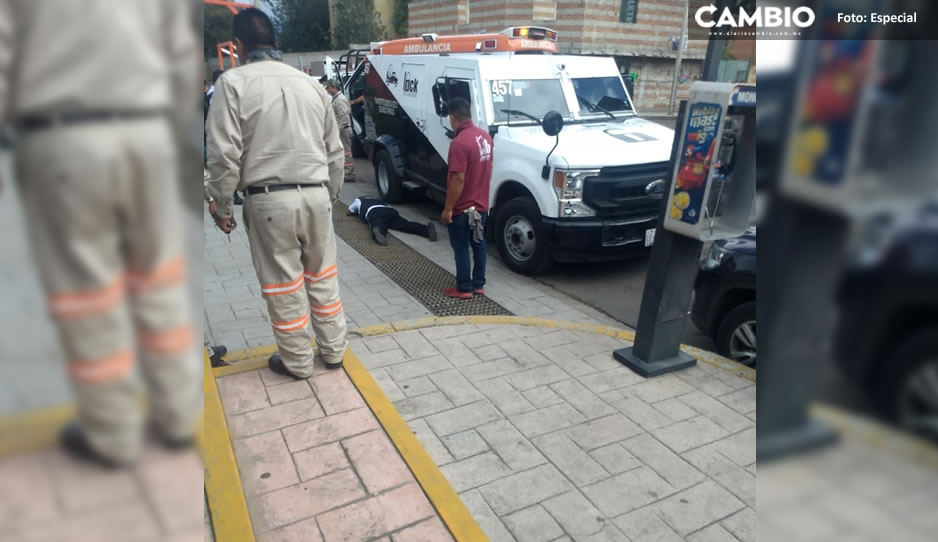 Balean a guardia de seguridad y a abuelita en intento de asalto a camioneta de valores cerca del Mercado Hidalgo