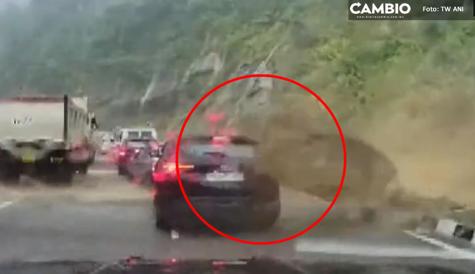 FUERTE VIDEO: Roca gigante aplasta auto en carretera y mueren dos personas