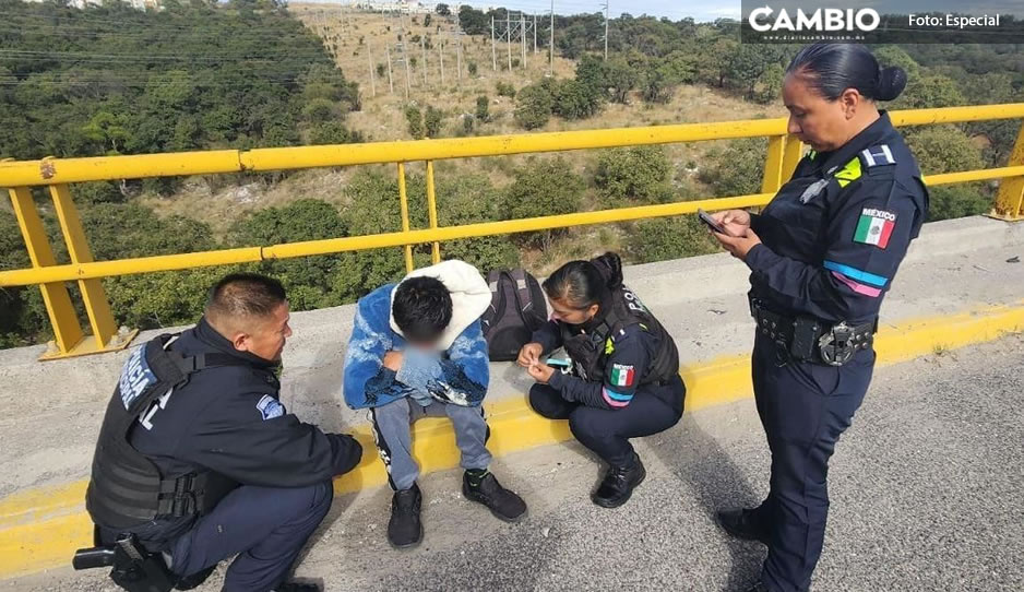 Héroes sin capa: policías rescatan a joven que intentó lanzarse del puente del Periférico Ecológico