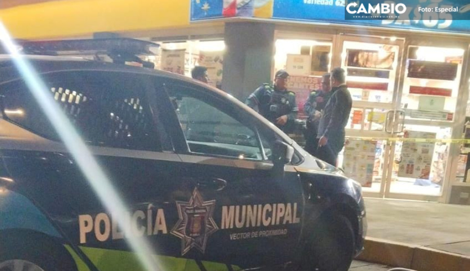 Abuelito se desvanece y muere en Oxxo de la colonia Rivera de Santiago