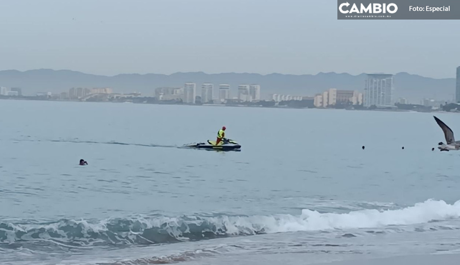 Continúan la búsqueda de poblano que desapareció en Playa Camarones, Puerto Vallarta