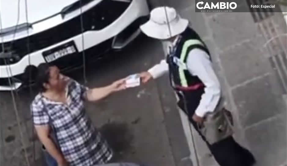 La subsecretaria de Movilidad justifica a supervisor que cobra moches: era una tarjeta de parquímetros