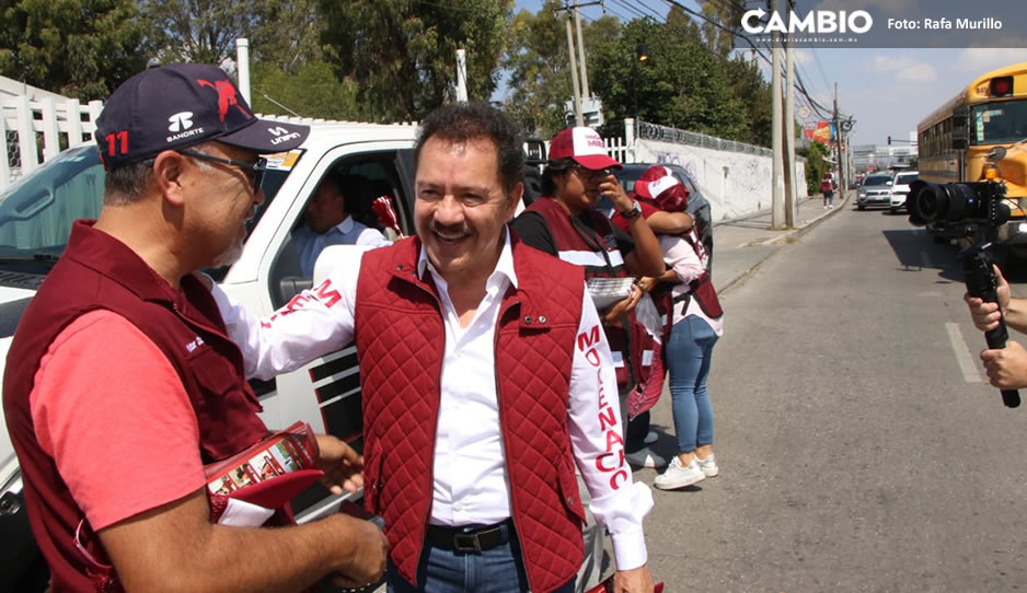Realiza Nacho Mier brigadeo en la 11 Sur, Periférico Ecológico y Mercado Independencia (VIDEO)