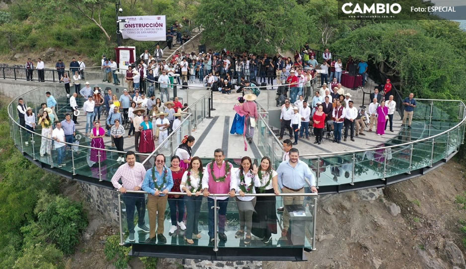 Ariadna Ayala  y Sergio Salomón inauguran el Mirador de Cristal en Atlixco