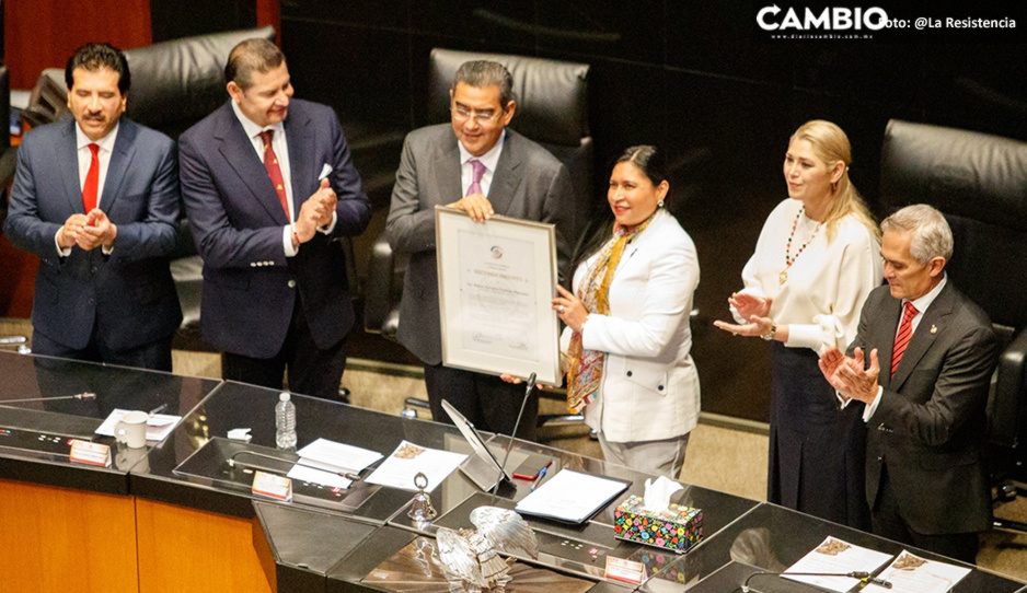 Sergio Salomón y Armenta develan letras de oro de los Tres Juanes en Senado (VIDEO)
