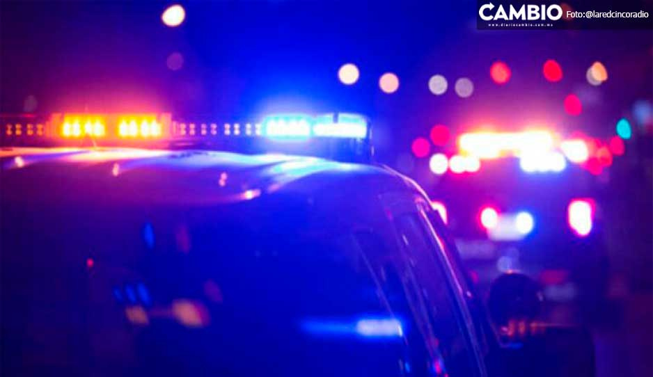 Abandonan cadáver encobijado con narcomensaje en Texmelucan