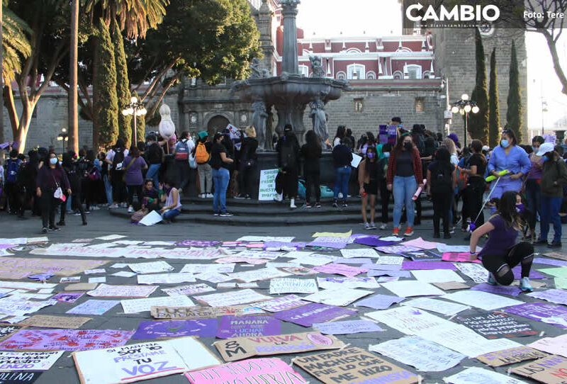 Mujeres exhiben a acosadores, violadores y asesinos con motivo del movimiento 8M