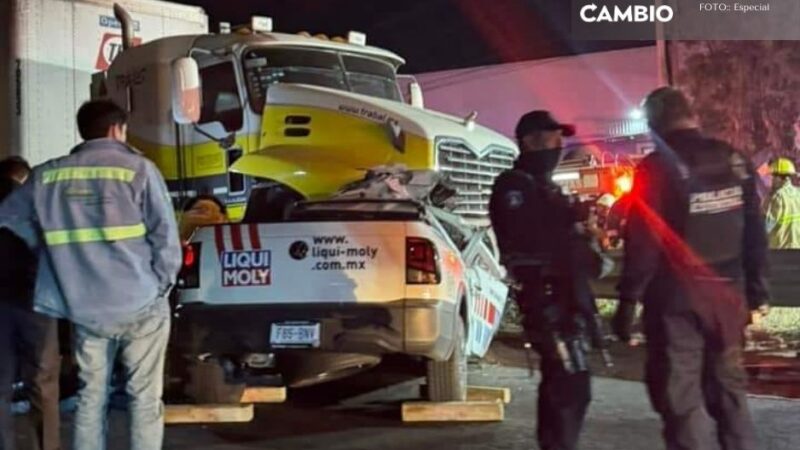 Tráiler embiste camioneta matando a dos pasajeros en la México-Puebla