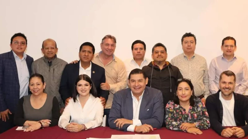 Armenta se reúne con ex aspirantes de Morena en Zacatlán para fortalecer la unidad