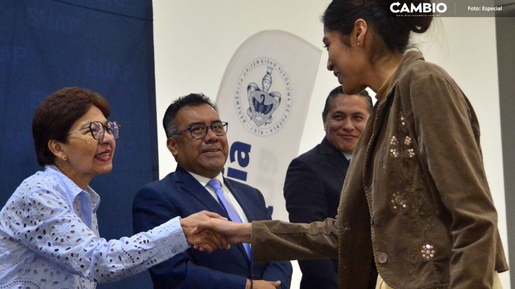 BUAP entrega becas BBVA “Chavos que inspiran” y “Chavos con discapacidad que inspiran”