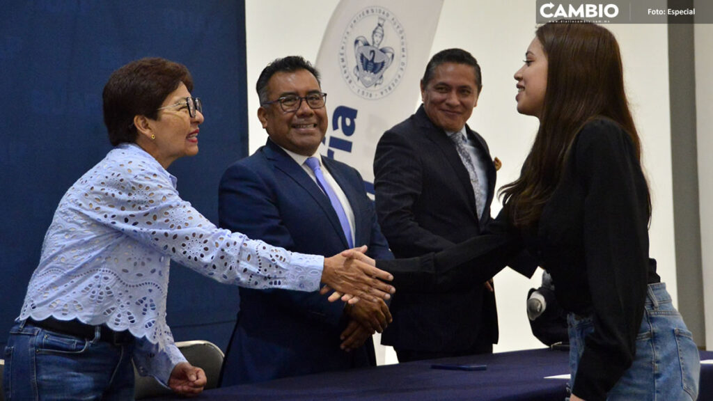 BUAP entrega becas BBVA “Chavos que inspiran” y “Chavos con discapacidad que inspiran”