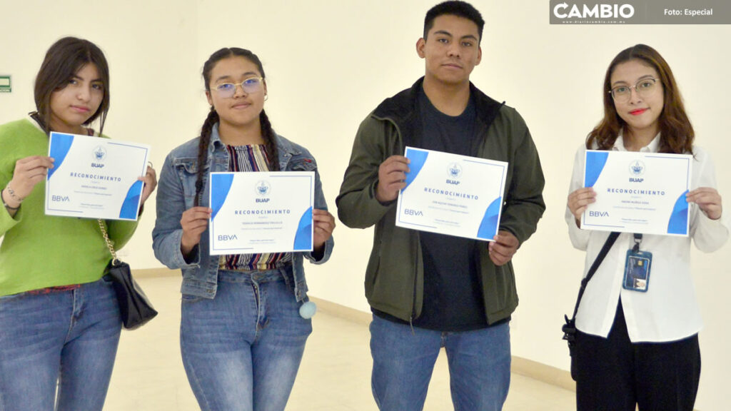 BUAP entrega becas BBVA “Chavos que inspiran” y “Chavos con discapacidad que inspiran”