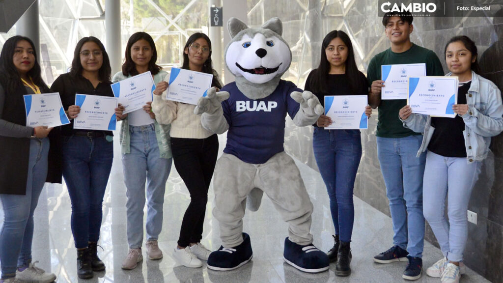 BUAP entrega becas BBVA “Chavos que inspiran” y “Chavos con discapacidad que inspiran”