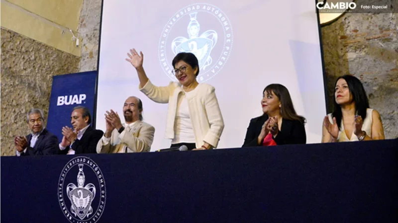 Preside Lilia Cedillo informe de labores y toma de protesta en la FFyL