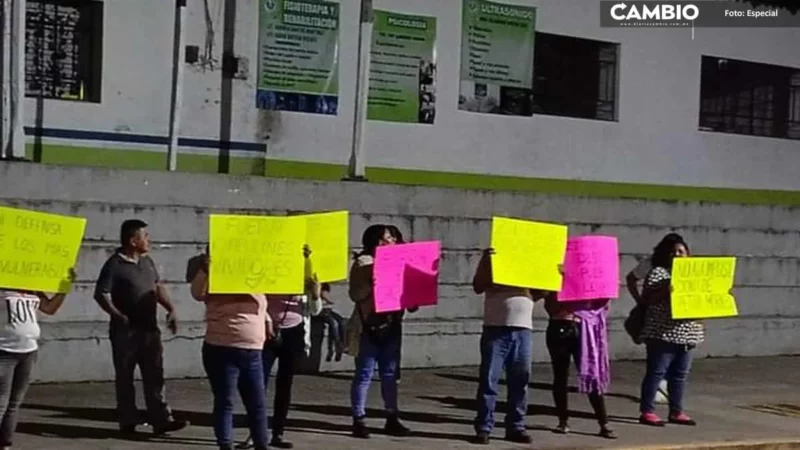 Morenistas se manifiestan ante imposición de Petra Morales a la alcaldía de Zihuateutla
