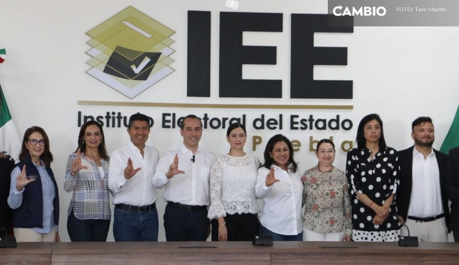 Mario Riestra se registra como candidato a la alcaldía; lo acompaña Lalo Rivera