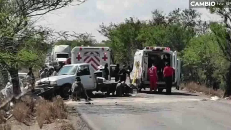 Muere adolescente tras terrible volcadura en libramiento de Tehuacán; hay 10 lesionados