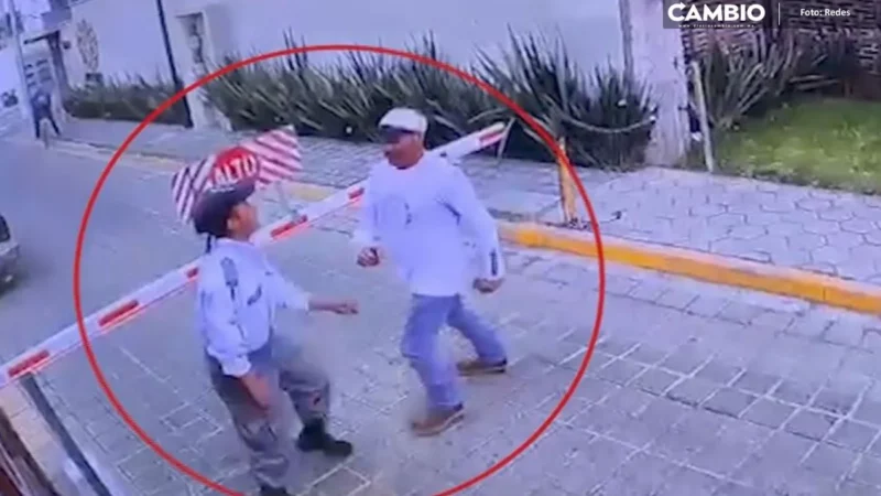 ¡Lo mandó al hospital! Plomero da brutal golpiza a guardia en Momoxpan (VIDEO)