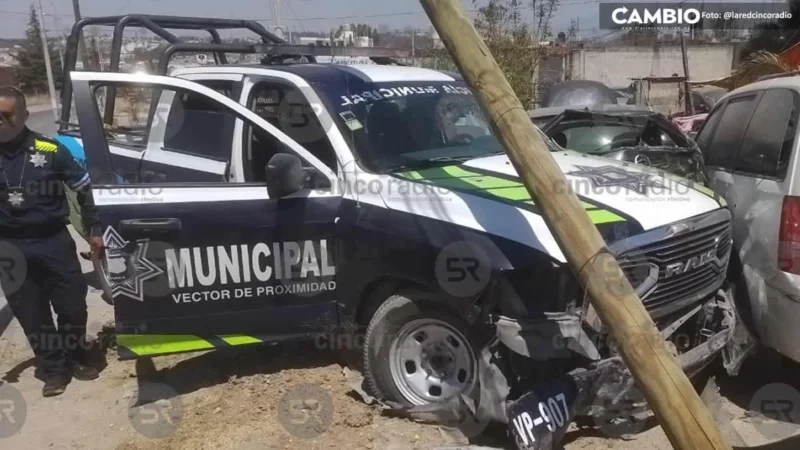 Patrulla de la SSC choca contra taller de autos en Santa Catarina