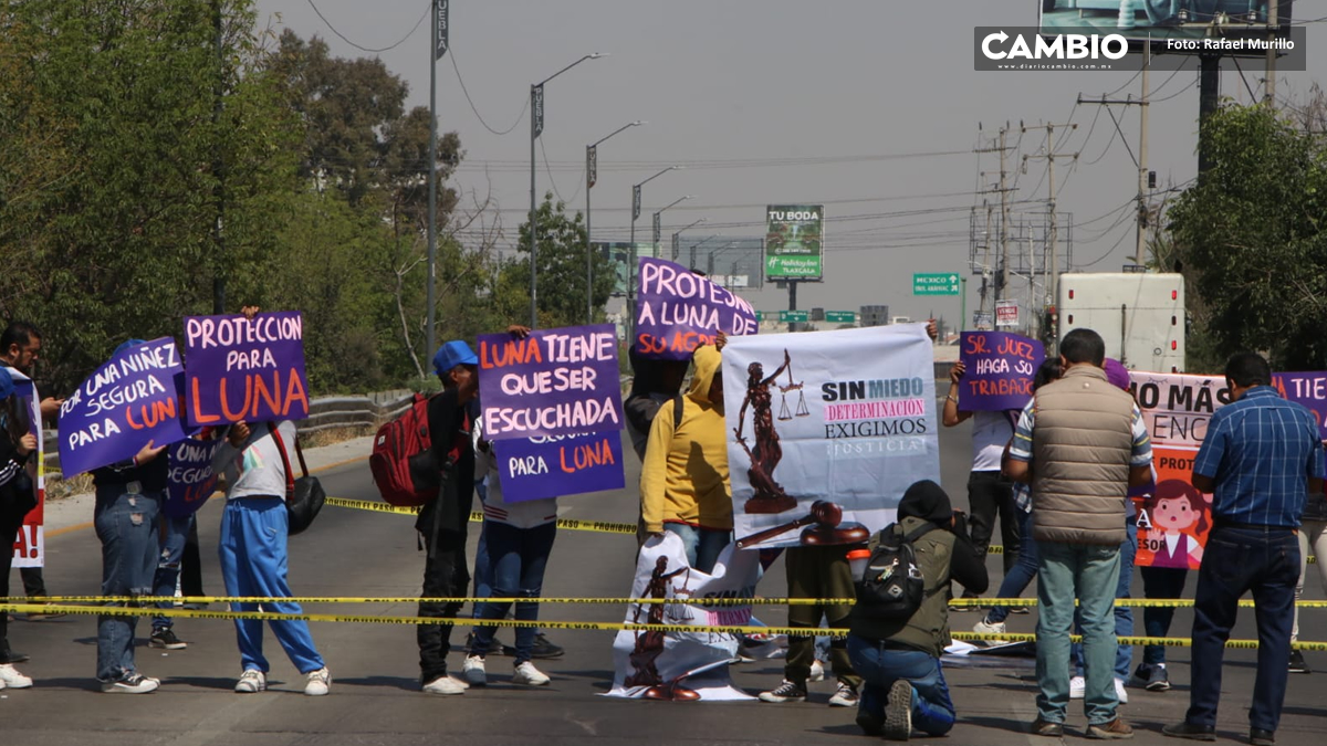 Madres contra la violencia vicaria cerraron Periférico en protesta contra jueces negligentes en el caso de Luna Sofía