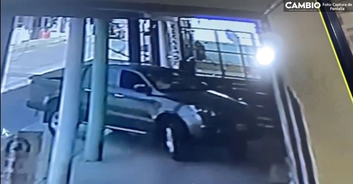 Delincuentes roban camioneta y asaltan un negocio en Cuautlancingo (VIDEO)