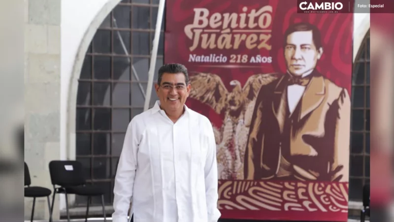 Sergio Salomón acompaña a AMLO en ceremonia del 218 aniversario del Natalicio de Benito Juárez 