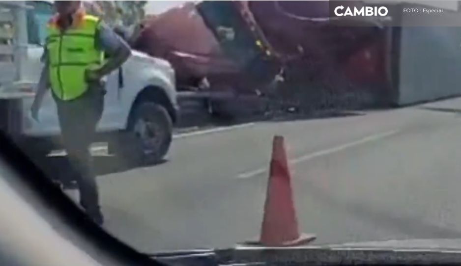 Volcadura de tráiler desquicia el tráfico sobre la autopista Puebla-Orizaba