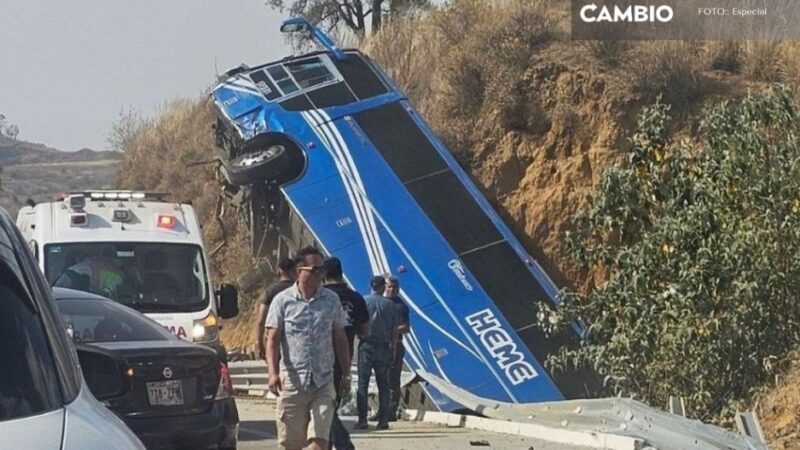 Dan de alta a 15 de los heridos de la volcadura de autobús en la México-Puebla