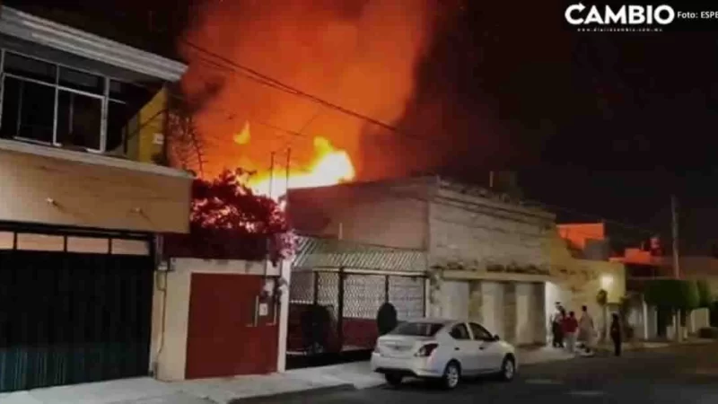 ¡De miedo! Voraz incendio en casa causa pánico en Prados Agua Azul