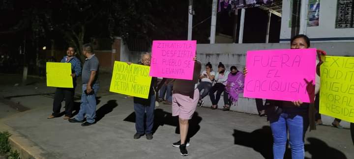 Militantes de Morena se manifestaron en Zihuateutla 