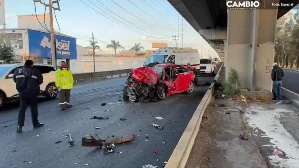 ¡Trágico accidente! Mueren prensados tras chocar en la México-Puebla